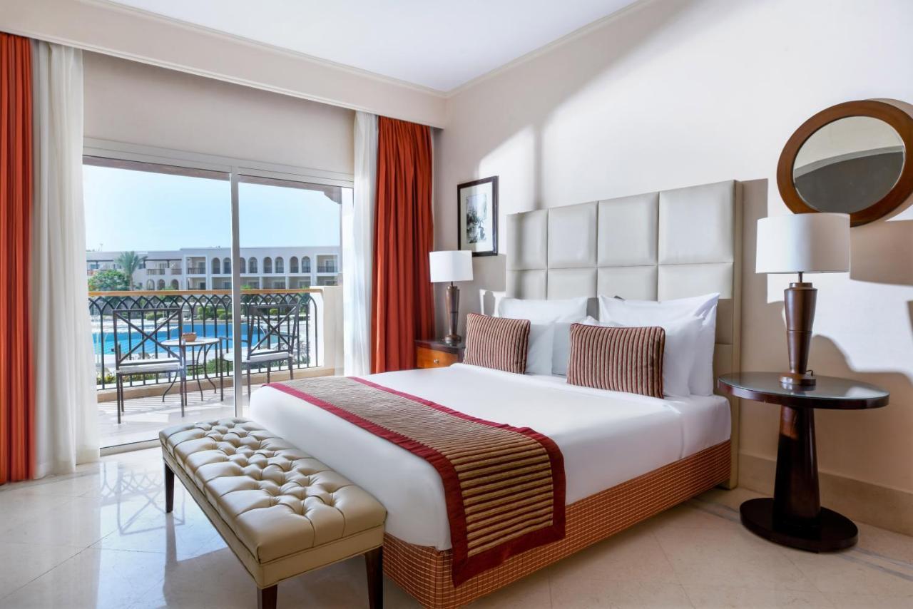 Jaz Mirabel Resort Šarm aš-Šajch Exteriér fotografie A bedroom at the Hilton Sharm El Sheikh